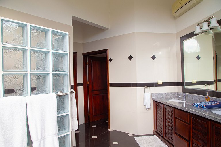 Villa Fortress - Privacy and Natural Beauty