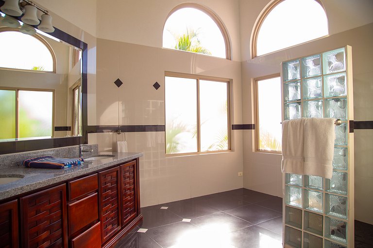 Villa Fortress - Privacy and Natural Beauty