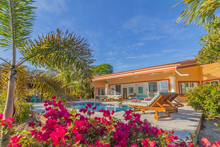 Villa La Perla con vistas al mar
